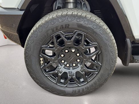 Used 2025 GMC Hummer EV 2X w/ LPO, Sport Package AWD/4WD image 11