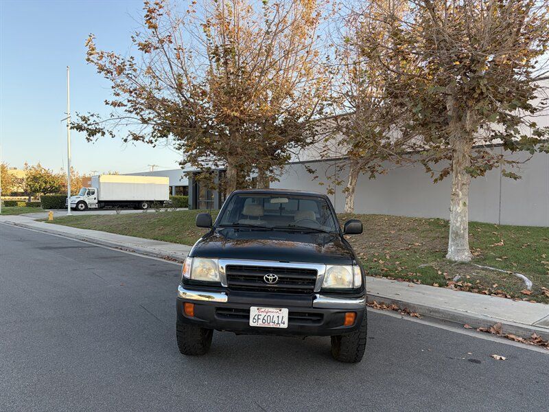 Used 2000 Toyota Tacoma PreRunner RWD image 3