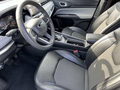 Used 2025 Jeep Compass Latitude AWD/4WD image 24
