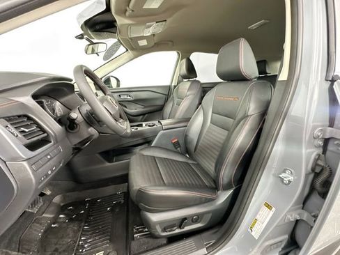 Used 2025 Nissan Rogue SV AWD/4WD image 18