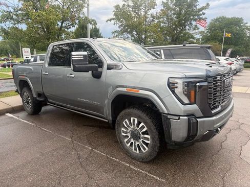 Used 2024 GMC Sierra 2500 Denali Ultimate AWD/4WD image 2