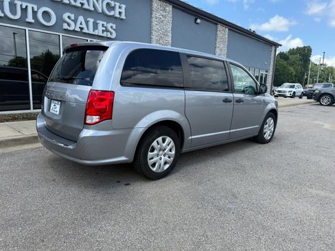 Used 2019 Dodge Grand Caravan SE FWD image 7