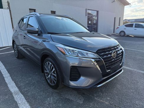 Used 2022 Nissan Kicks SV image 9