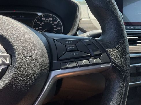 Used 2025 Nissan Altima 2.5 SV FWD image 31