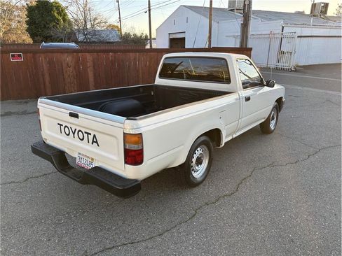 Used 1989 Toyota Pickup Deluxe image 7