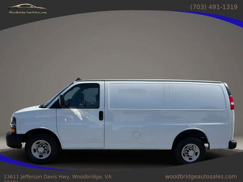 Used 2019 Chevrolet Express 2500 w/ Communications Package RWD image 3
