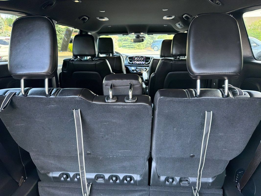 Used 2025 Chrysler Pacifica Select FWD image 17