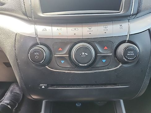 Used 2019 Dodge Journey SE image 21