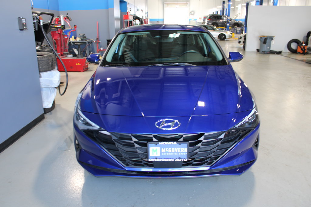 Used 2023 Hyundai Elantra SEL w/ Convenience Package FWD image 2