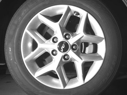 Used 2025 Kia Soul LX w/ LX Technology Package FWD image 16