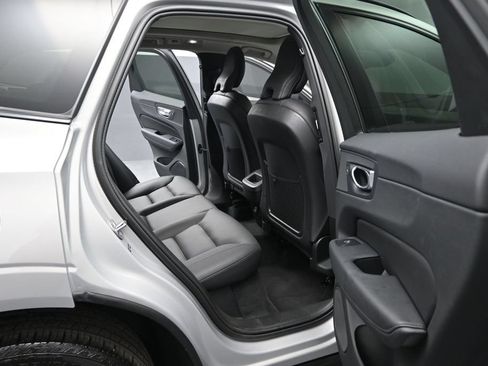 Used 2023 Volvo XC60 B5 Plus w/ Climate Package AWD/4WD image 15