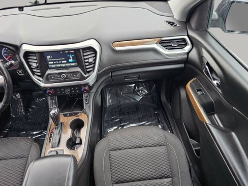 Used 2017 GMC Acadia SLE image 4