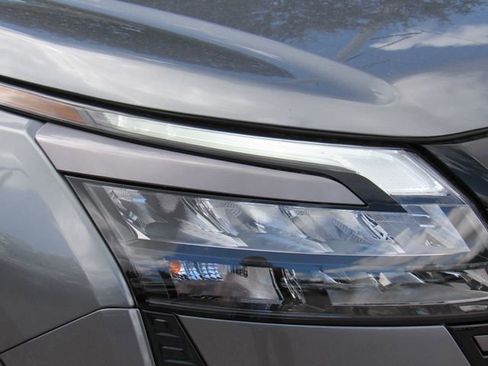 New 2026 Nissan Pathfinder SL image 10