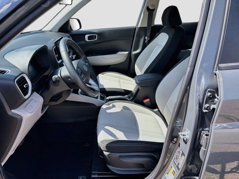 Certified 2025 Hyundai Venue SEL FWD image 5