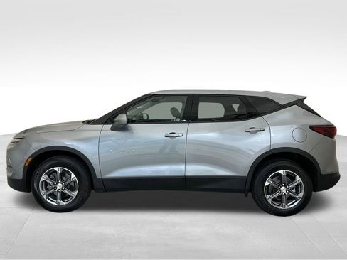 Used 2025 Chevrolet Blazer LT AWD/4WD image 2