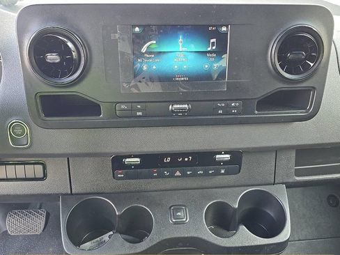 Used 2023 Mercedes-Benz Sprinter 2500 image 7