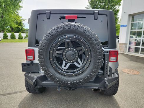 Used 2013 Jeep Wrangler Sahara w/ Connectivity Group AWD/4WD image 14