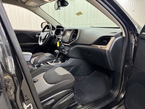 Used 2016 Jeep Cherokee Altitude w/ Cold Weather Group image 26