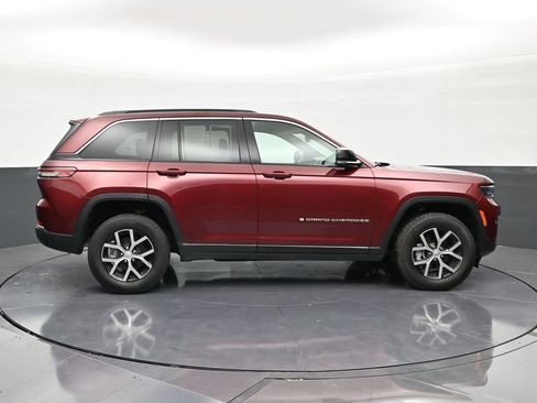 Used 2024 Jeep Grand Cherokee Limited AWD/4WD image 6
