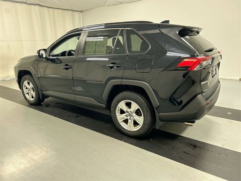 Used 2019 Toyota RAV4 XLE image 6