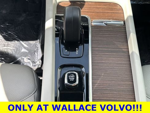 Used 2022 Volvo XC60 B5 Momentum w/ Climate Package AWD/4WD image 19