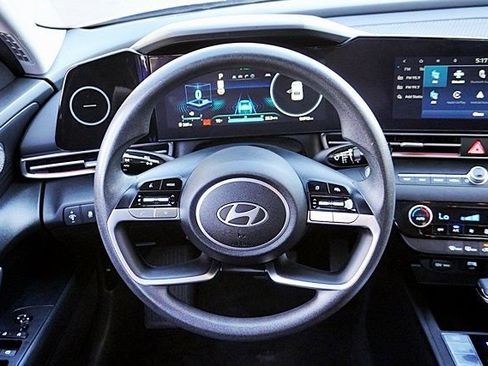 Certified 2024 Hyundai Elantra SEL FWD image 18