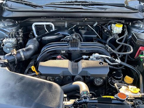 Used 2018 Subaru Outback 2.5i Limited image 9