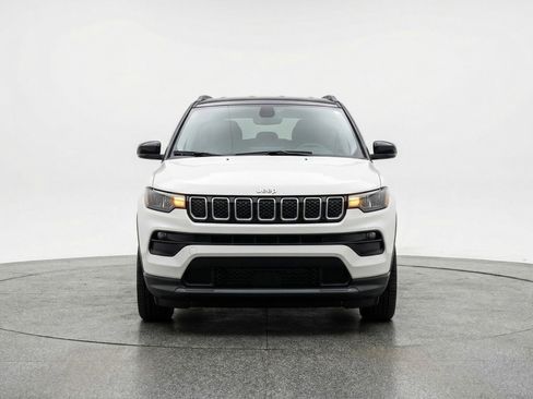 Used 2025 Jeep Compass Limited AWD/4WD image 2