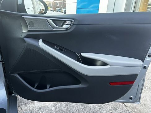 Used 2022 Hyundai Ioniq SE image 13