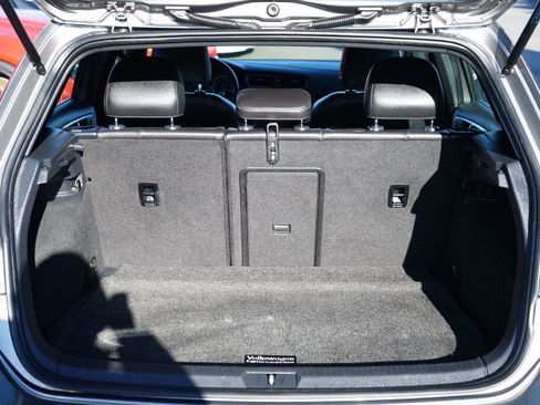 Used 2016 Volkswagen Golf R 4-Door image 11