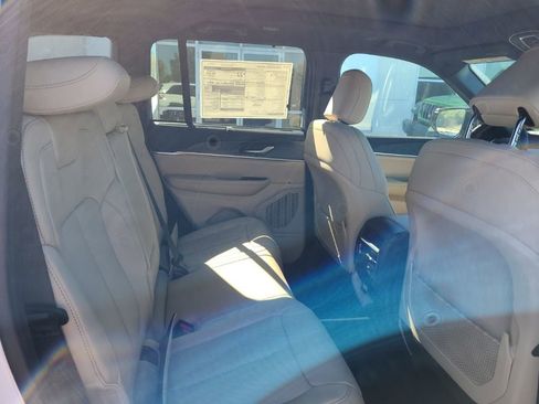 New 2025 Jeep Grand Cherokee Limited w/ Luxury Tech Group II image 21