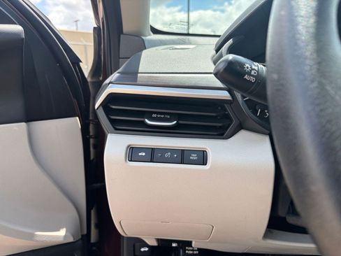 Used 2025 Nissan Altima 2.5 SV image 33