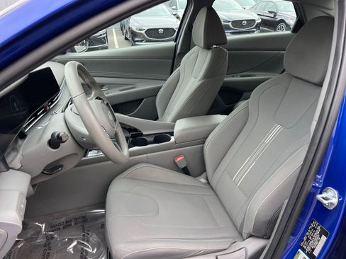 Used 2025 Hyundai Elantra SEL image 35