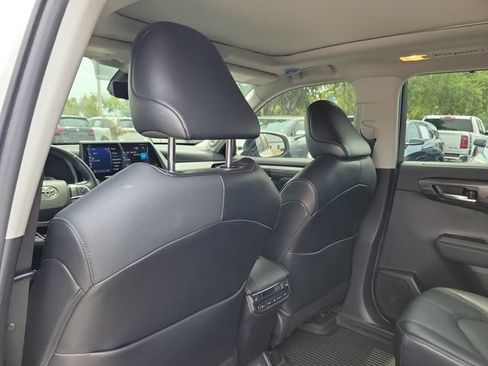 Used 2022 Toyota Highlander Platinum AWD/4WD image 17