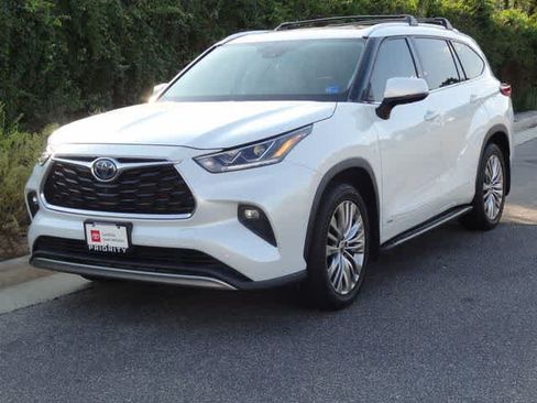 Used 2022 Toyota Highlander Platinum AWD/4WD image 1