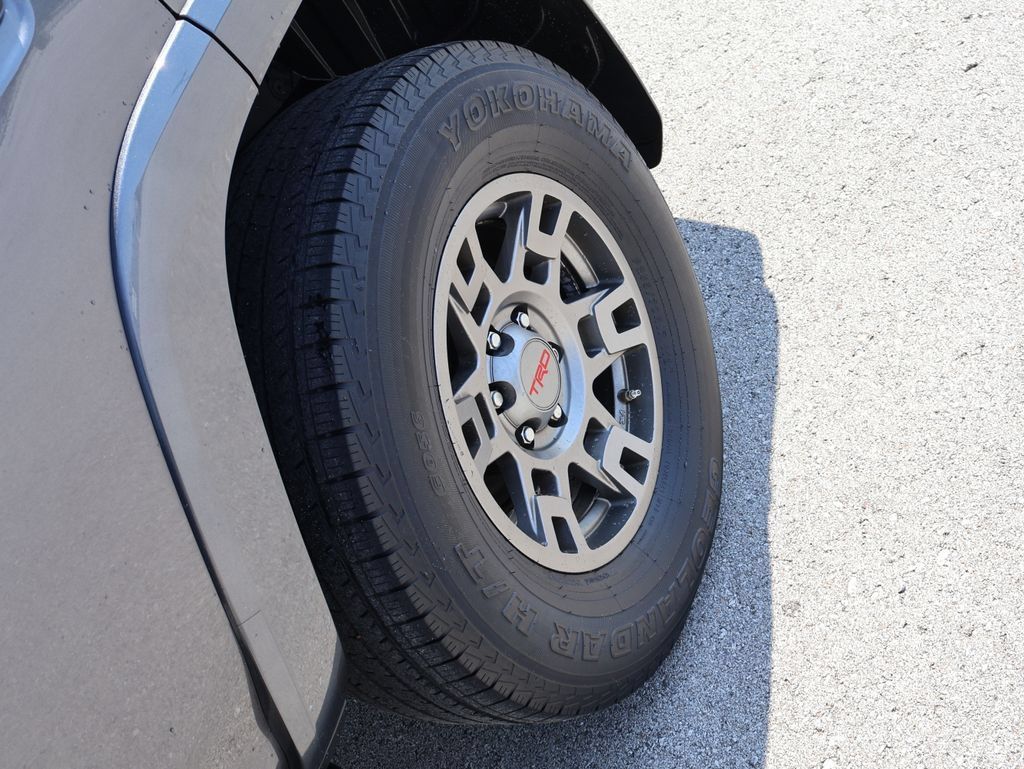 Used 2019 Toyota 4Runner SR5 AWD/4WD image 40