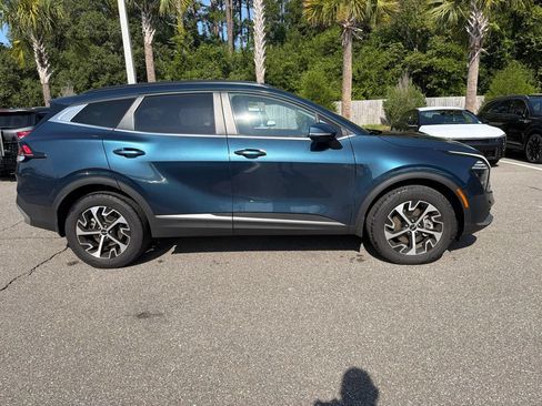 Certified 2025 Kia Sportage EX w/ EX Premium Package AWD/4WD image 3