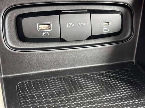 Used 2024 Hyundai Venue SEL image 25