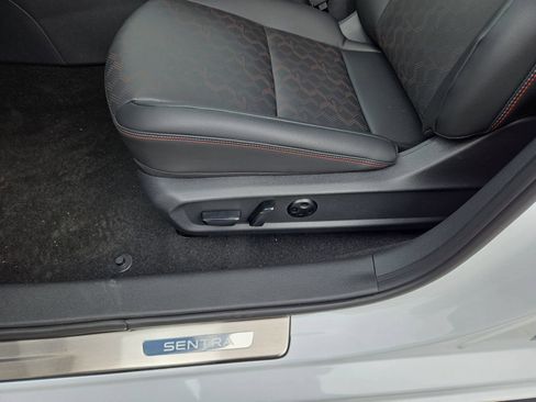New 2026 Nissan Sentra SR w/ SR Premium Package FWD image 32