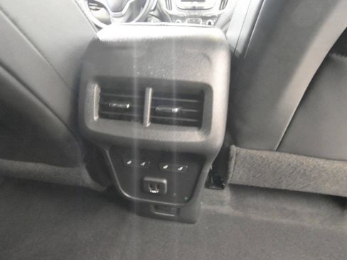 Used 2022 Chevrolet Equinox Premier AWD/4WD image 24