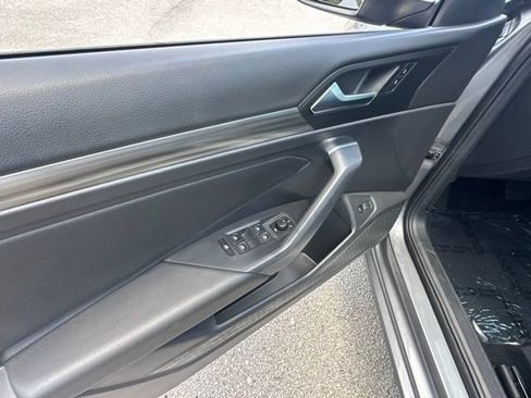 Used 2019 Volkswagen Jetta SEL FWD image 16