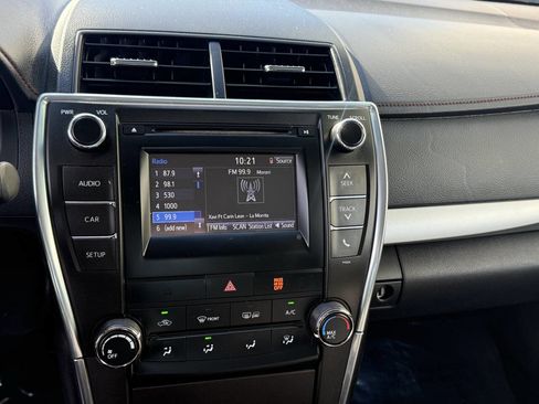 Used 2016 Toyota Camry SE image 10