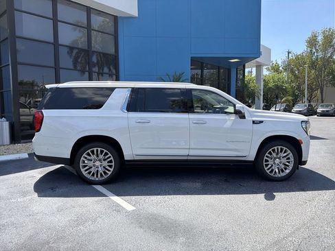 Used 2024 GMC Yukon XL Denali w/ Denali Reserve Package AWD/4WD image 9