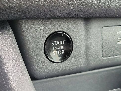 Used 2025 Nissan Rogue SV FWD image 18