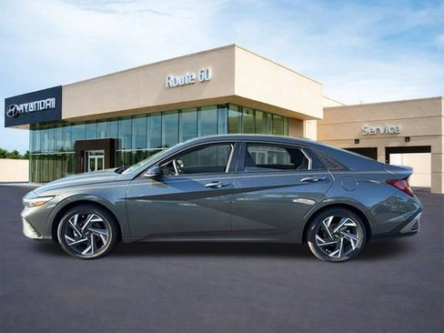 Used 2025 Hyundai Elantra SEL FWD image 4