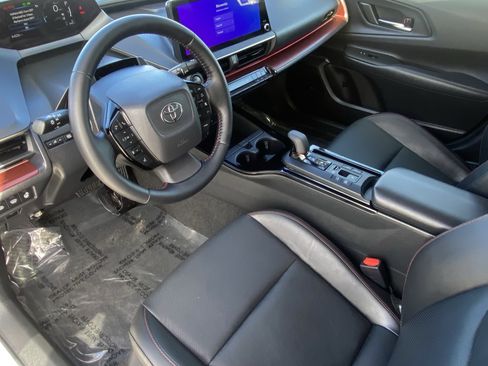 Certified 2025 Toyota Prius Plug-In Hybrid image 26