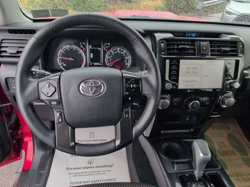 Used 2023 Toyota 4Runner TRD Off-Road AWD/4WD image 27