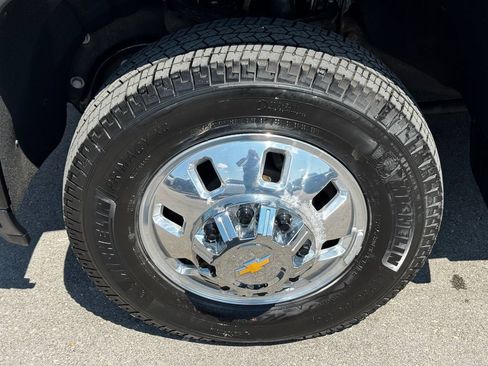 Used 2025 Chevrolet Silverado 3500 High Country w/ Technology Package AWD/4WD image 48