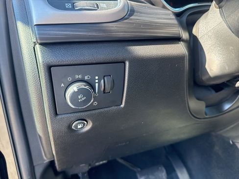 Certified 2022 Jeep Grand Cherokee Laredo X image 16