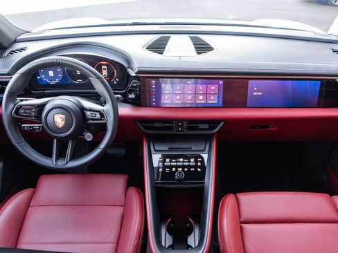 Certified 2025 Porsche Macan Electric image 11